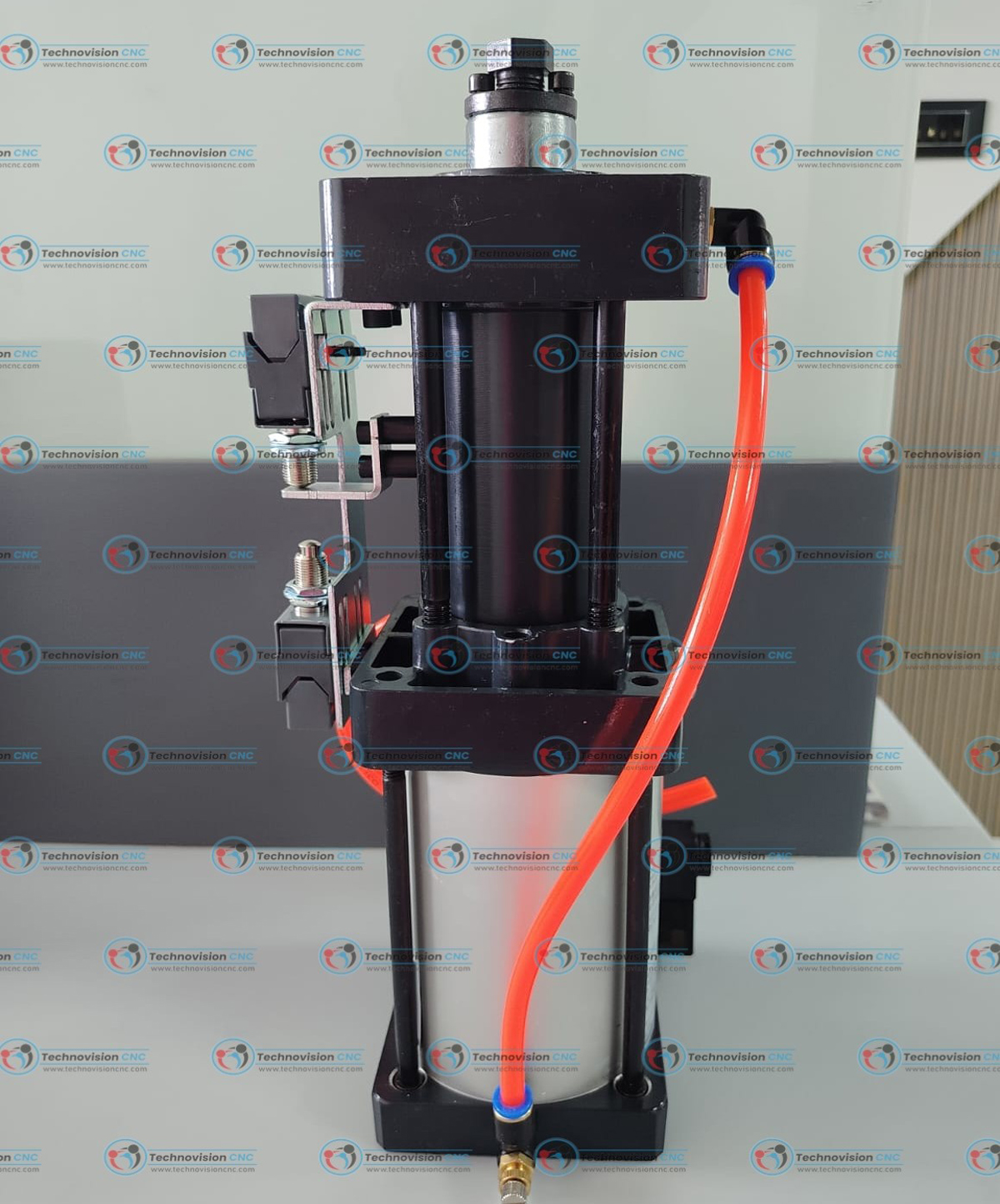 PNEUMATIC HYDROLIC BOOSTING CYLINDER